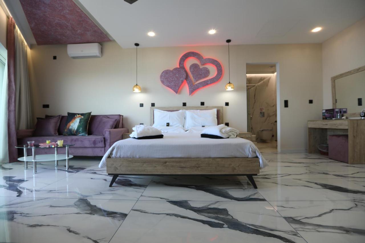 Golden Fox Studios And Suites Lákones المظهر الخارجي الصورة