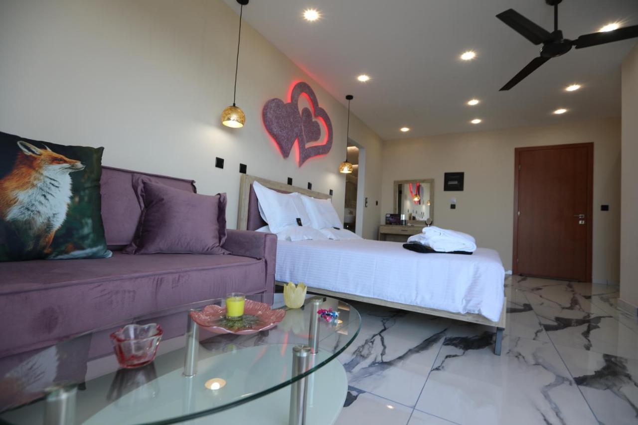 Golden Fox Studios And Suites Lákones المظهر الخارجي الصورة