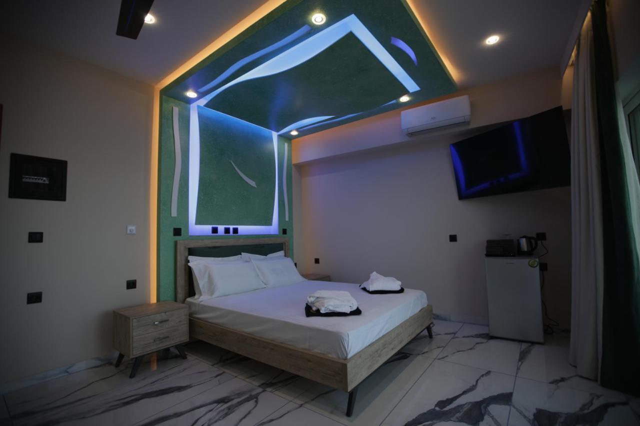 Golden Fox Studios And Suites Lákones المظهر الخارجي الصورة
