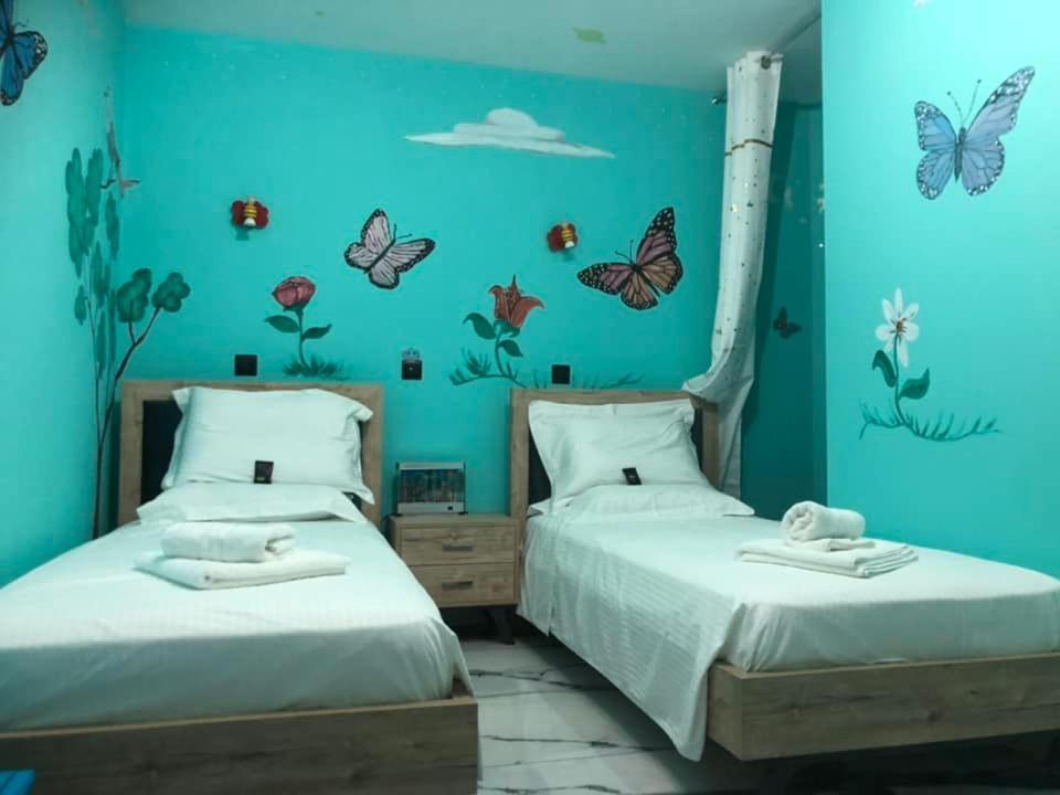 Golden Fox Studios And Suites Lákones المظهر الخارجي الصورة