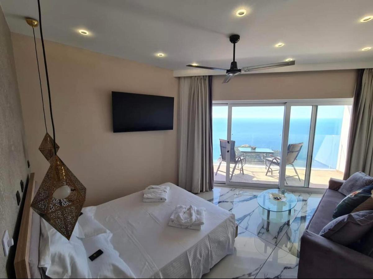 Golden Fox Studios And Suites Lákones المظهر الخارجي الصورة