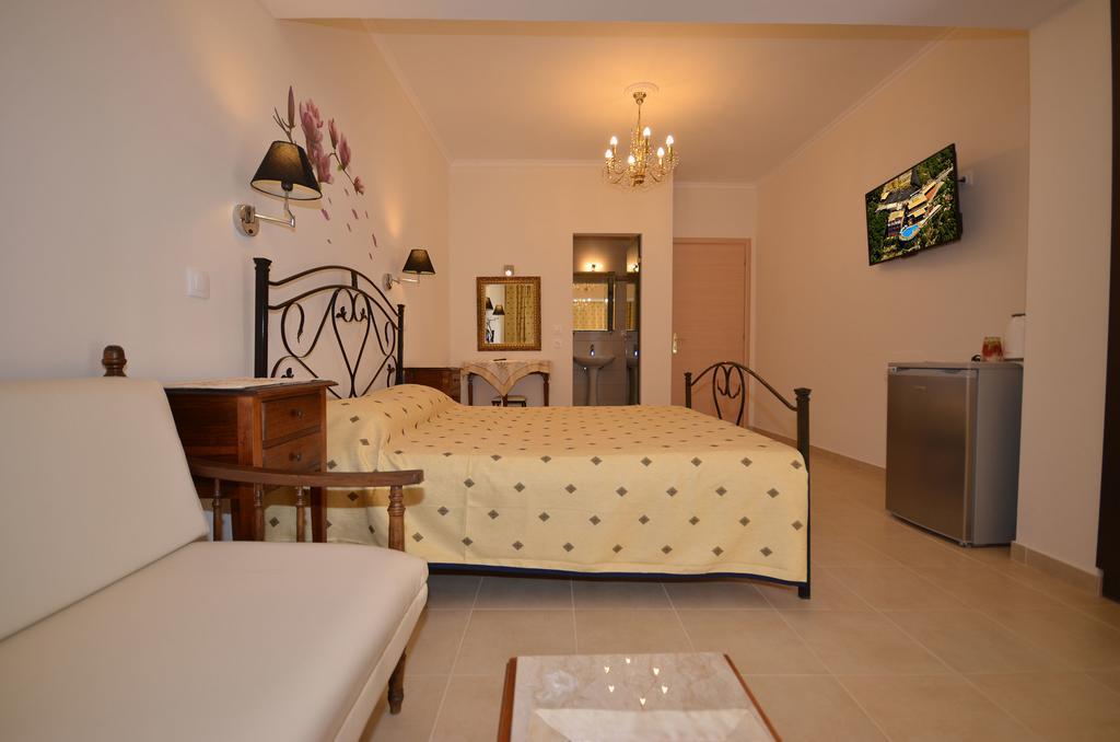 Golden Fox Studios And Suites Lákones المظهر الخارجي الصورة