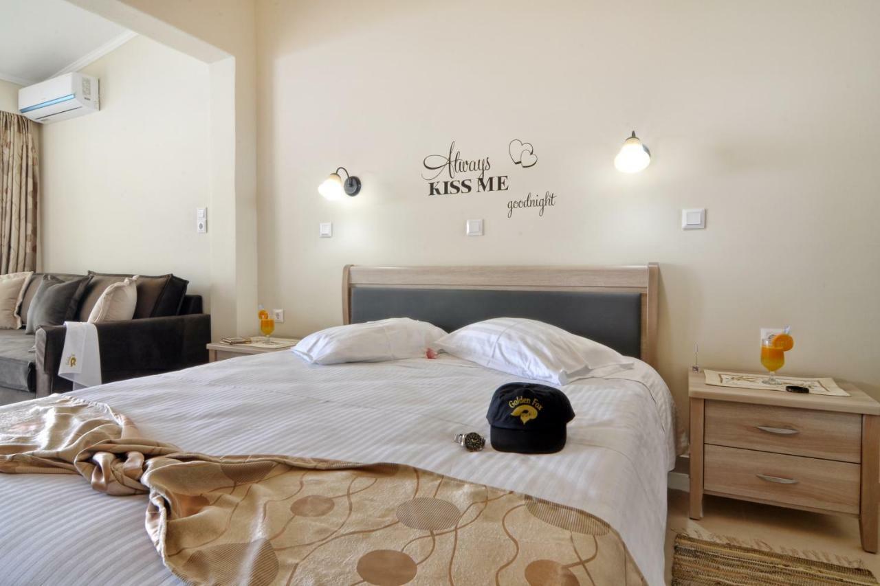 Golden Fox Studios And Suites Lákones المظهر الخارجي الصورة