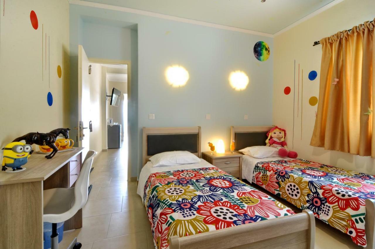 Golden Fox Studios And Suites Lákones المظهر الخارجي الصورة