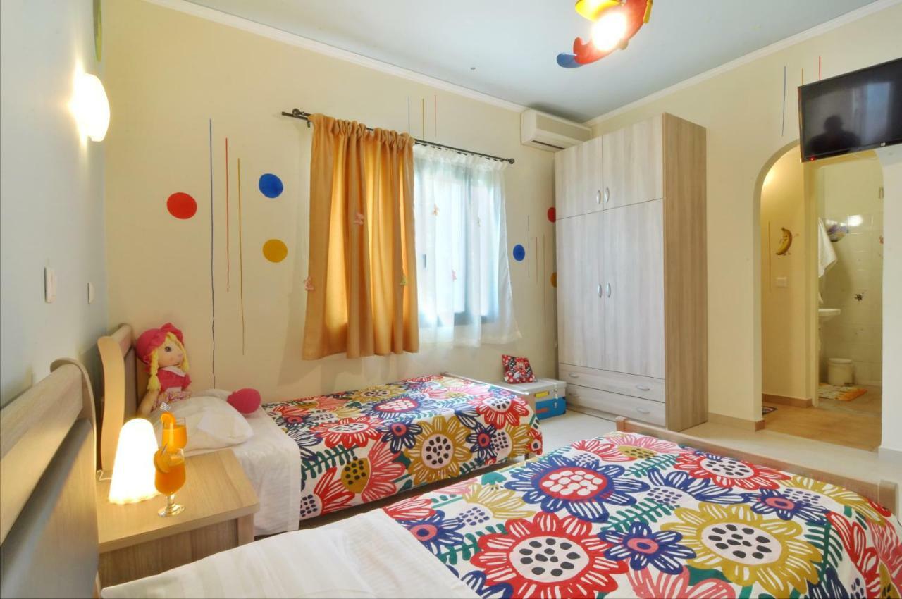 Golden Fox Studios And Suites Lákones المظهر الخارجي الصورة