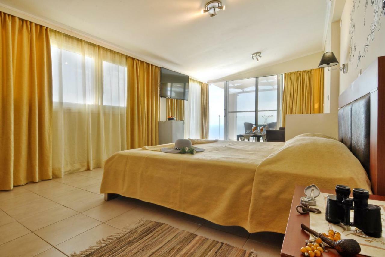 Golden Fox Studios And Suites Lákones المظهر الخارجي الصورة