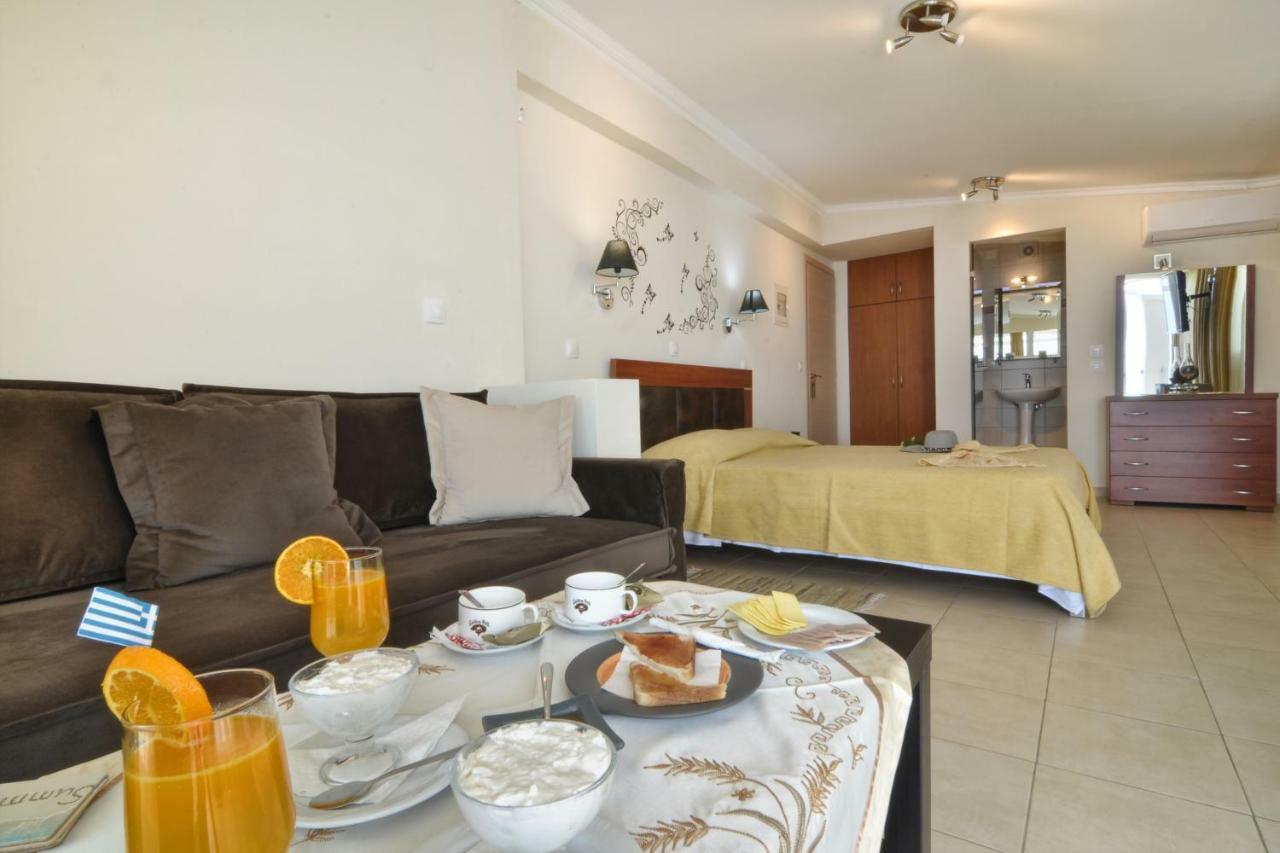 Golden Fox Studios And Suites Lákones المظهر الخارجي الصورة