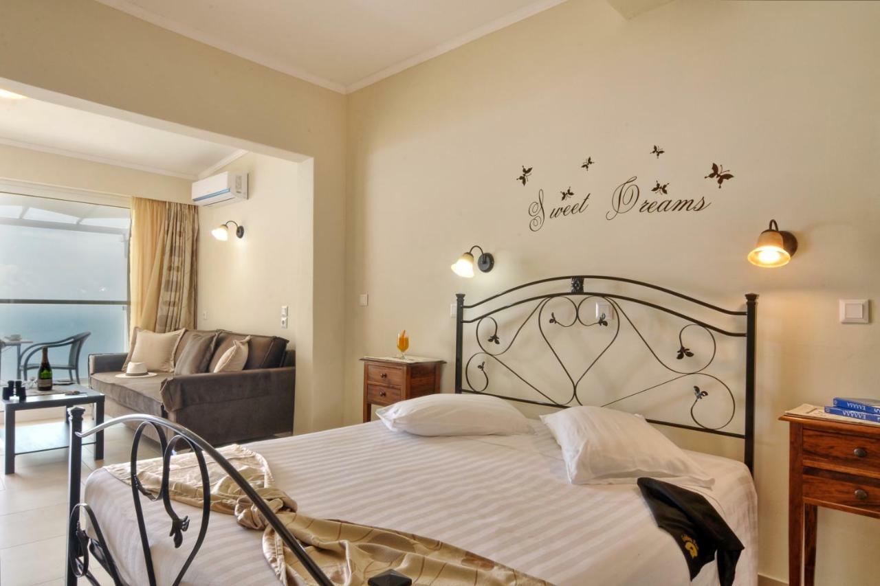 Golden Fox Studios And Suites Lákones المظهر الخارجي الصورة